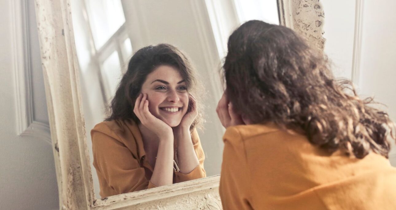 O que significa EIKÓNVERSE?